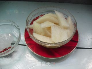 冰糖枸杞蒸雪梨的做法步骤：2