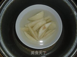 冰糖枸杞蒸雪梨的做法步骤：3