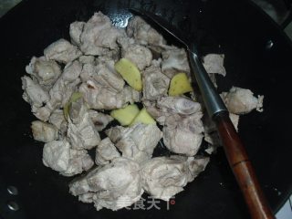 白萝卜脊骨汤的做法步骤：3