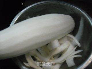 白萝卜脊骨汤的做法步骤：5