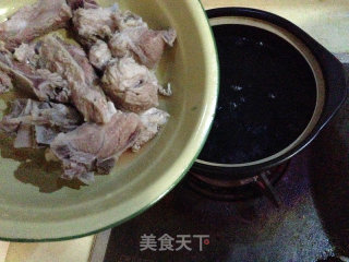 猪骨黑豆汤—养颜排毒,保持青春的做法步骤：3