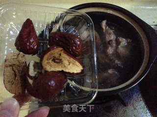 猪骨黑豆汤—养颜排毒,保持青春的做法步骤：7