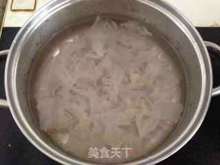 银耳百合莲子羹的做法步骤：3