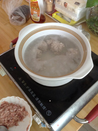 肉丸秋葵汤的做法步骤：3