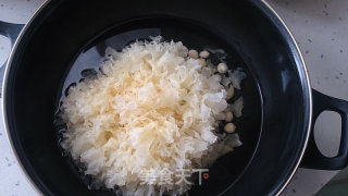 银耳汤的做法步骤：2