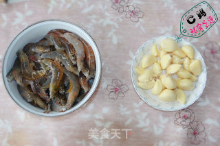C妈私房之选——宝贝最爱蒜蓉大虾的做法步骤：1