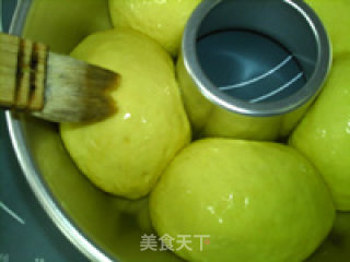芒果冰激凌花环面包的做法步骤：11