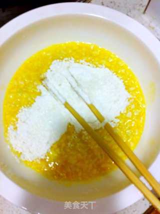自制电饼铛包菜鸡蛋饼的做法步骤：1