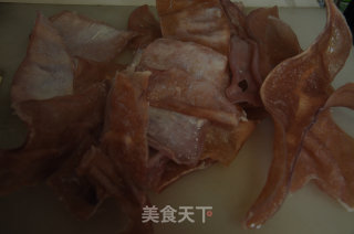 含有丰富胶原蛋白的美味之佳品--猪肉皮的做法步骤：4