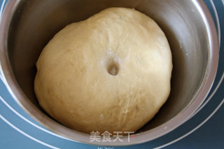 一罐啤酒第一波：【黑啤夹馅硬质面包】的做法步骤：9