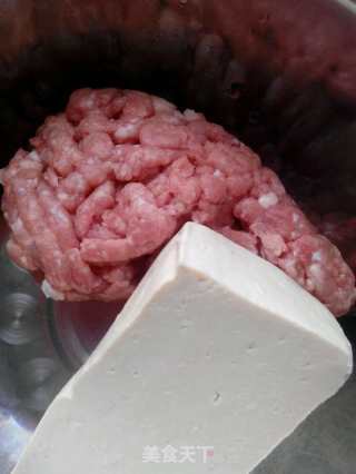 清蒸豆腐肉丸的做法步骤：1