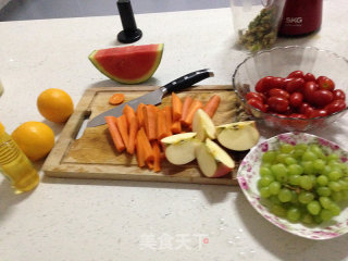 色彩诱惑 SKG9999原汁机食谱的做法步骤：1