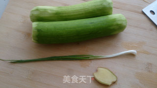 丝瓜汤的做法步骤：1