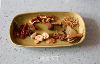 老爸的拿手菜：【家传卤水牛腱】的做法步骤：7