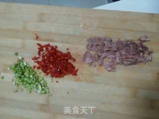 五彩培根炒饭的做法步骤：1