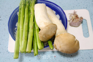 天然清新好味道：【清炒芦笋杏鲍菇】的做法步骤：1