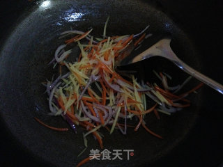 [三丝米饭迷你披萨]-----剩米饭的花样吃法的做法步骤：2