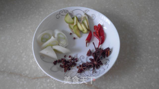 红烧栗子鸡的做法步骤：1