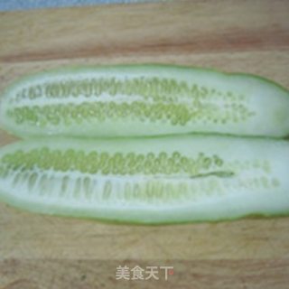 快手巧拌爽脆的地黄瓜的做法步骤：2