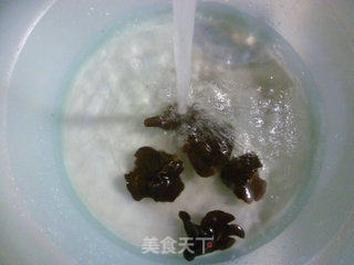 肉皮黑木耳炒扁豆的做法步骤：2