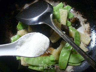 肉皮黑木耳炒扁豆的做法步骤：10