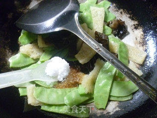 肉皮黑木耳炒扁豆的做法步骤：11
