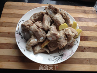 杏鲍菇排骨的做法步骤：1