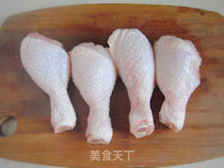 【吮指烤肉串】--- 零厨艺也可以做好孩子心中的大厨（附巧取鸡腿骨详细步骤）的做法步骤：1