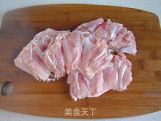 【吮指烤肉串】--- 零厨艺也可以做好孩子心中的大厨（附巧取鸡腿骨详细步骤）的做法步骤：6