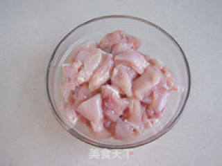 【吮指烤肉串】--- 零厨艺也可以做好孩子心中的大厨（附巧取鸡腿骨详细步骤）的做法步骤：7
