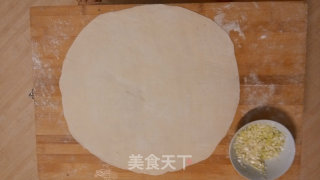 家常传统主食----葱油饼的做法步骤：8
