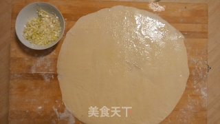 家常传统主食----葱油饼的做法步骤：9