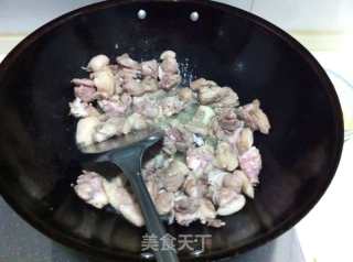 姜母鸭的做法步骤：2