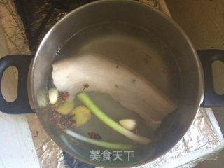 酸菜白肉的做法步骤：2
