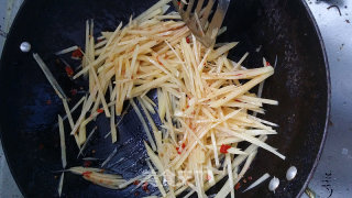 酸辣土豆丝的做法步骤：3