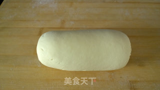 手擀面的做法步骤：1