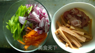 干炒手擀面的做法步骤：1