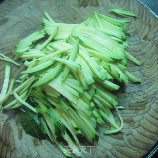北瓜丝炒米饭的做法步骤：2