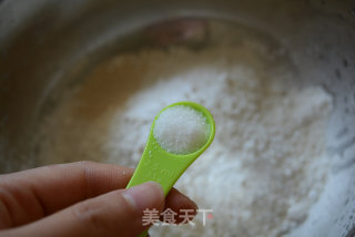 香肠香葱调理面包的做法步骤：4