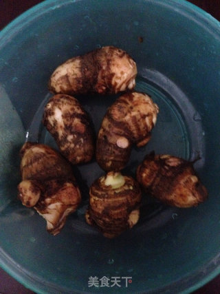 芋头炖鸡汤的做法步骤：2