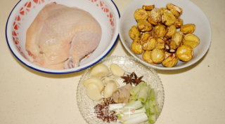 栗子烧鸡腿的做法步骤：1