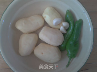 青椒土豆丝的做法步骤：1