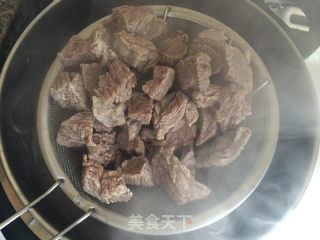 番茄炖牛肉的做法步骤：2