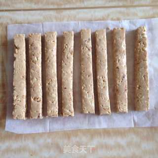太妃花生牛扎糖的做法步骤：7