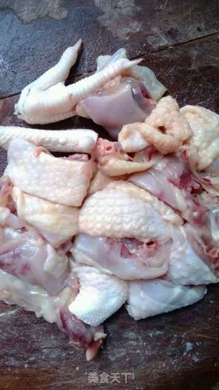 板栗焖鸡肉的做法步骤：1