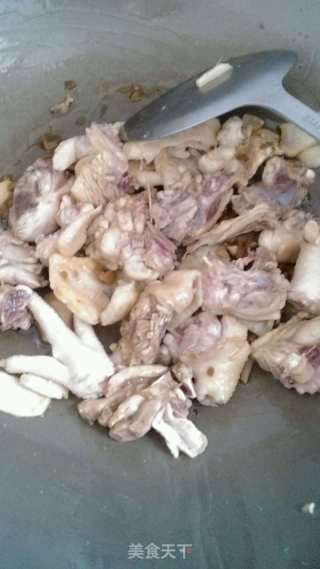 板栗焖鸡肉的做法步骤：4