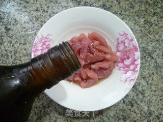 瘦肉丝羊尾笋炒带豆的做法步骤：3