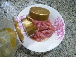 瘦肉丝羊尾笋炒带豆的做法步骤：4