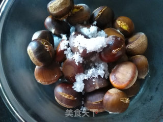 糖炒栗子的做法步骤：4