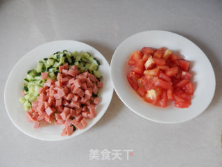黄瓜鸡蛋酱拌米粉的做法步骤：2